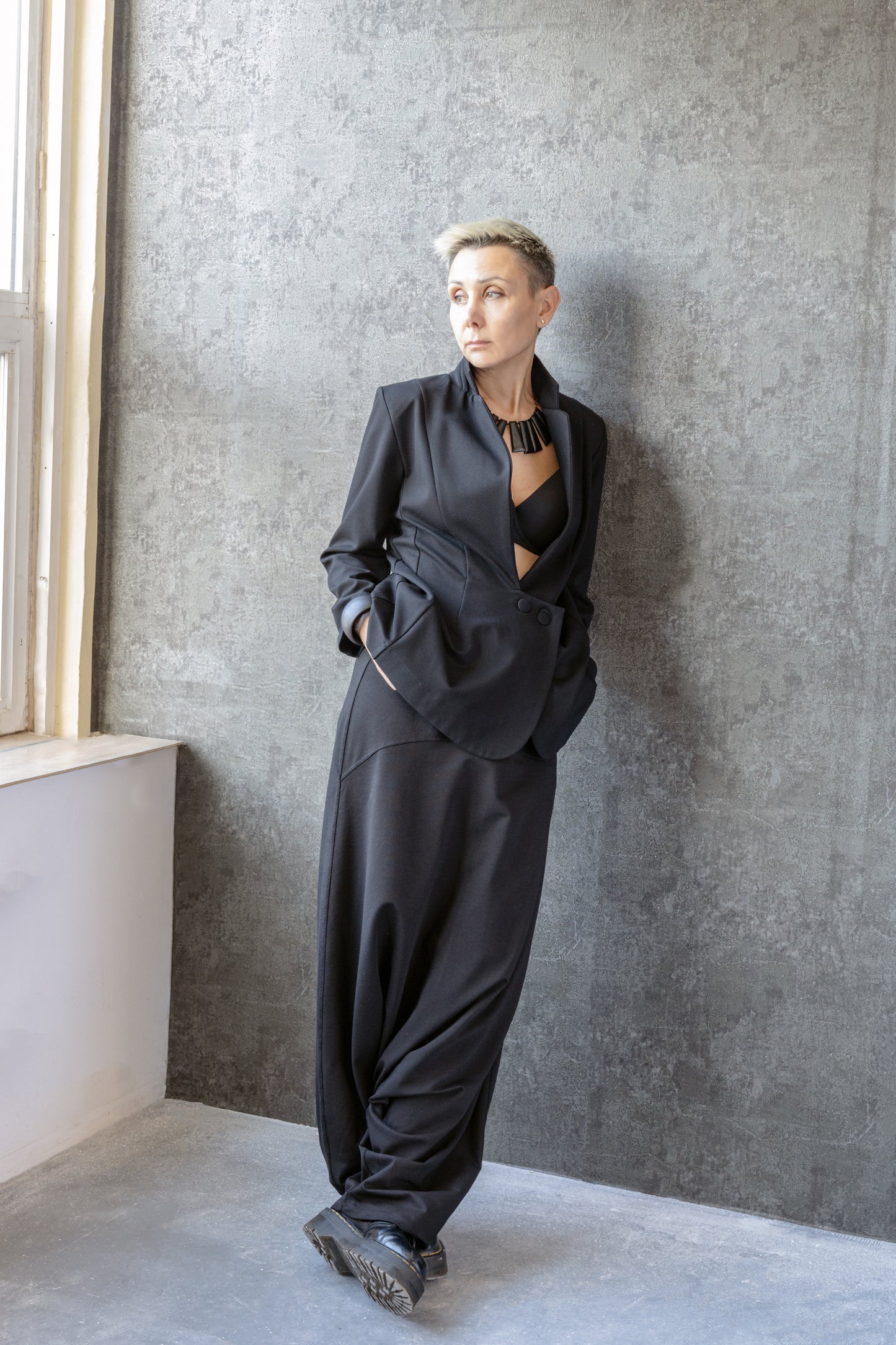 Tailored Lightweight Jacket with Asymmetric Button Closure – Minimalist Design by Jana Coshe