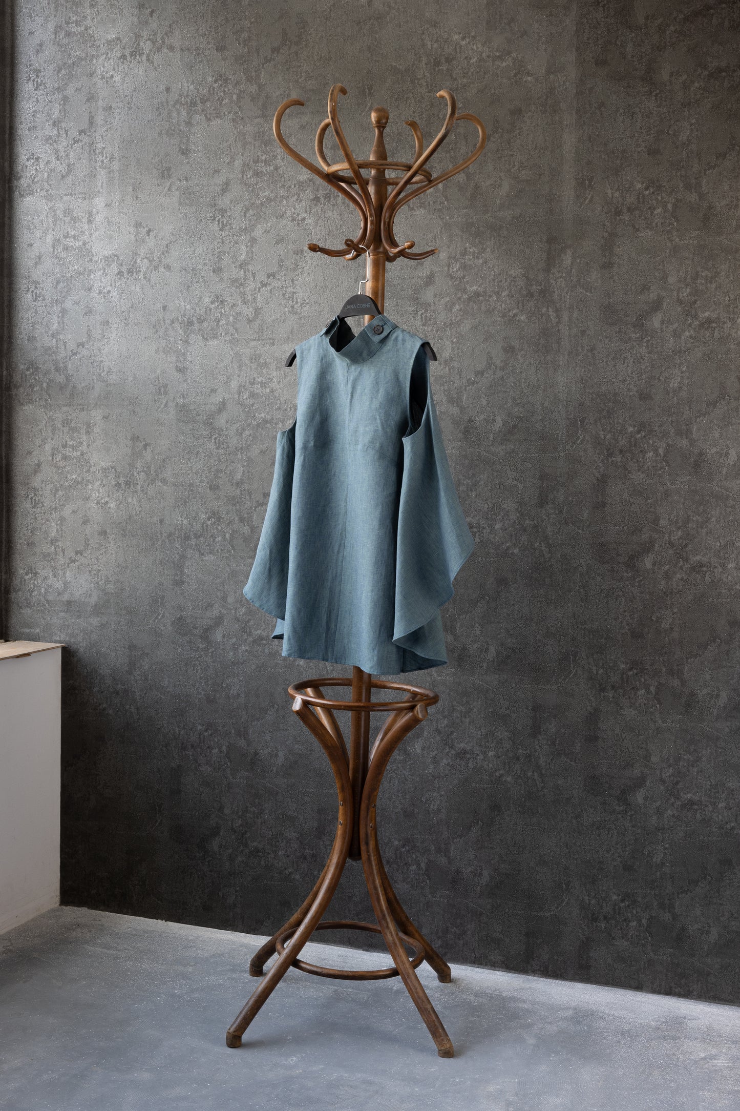 Asymmetric Linen Top with High Collar and Open Back – Sleeveless Sculptural Design with Bow by Jana Coshe
