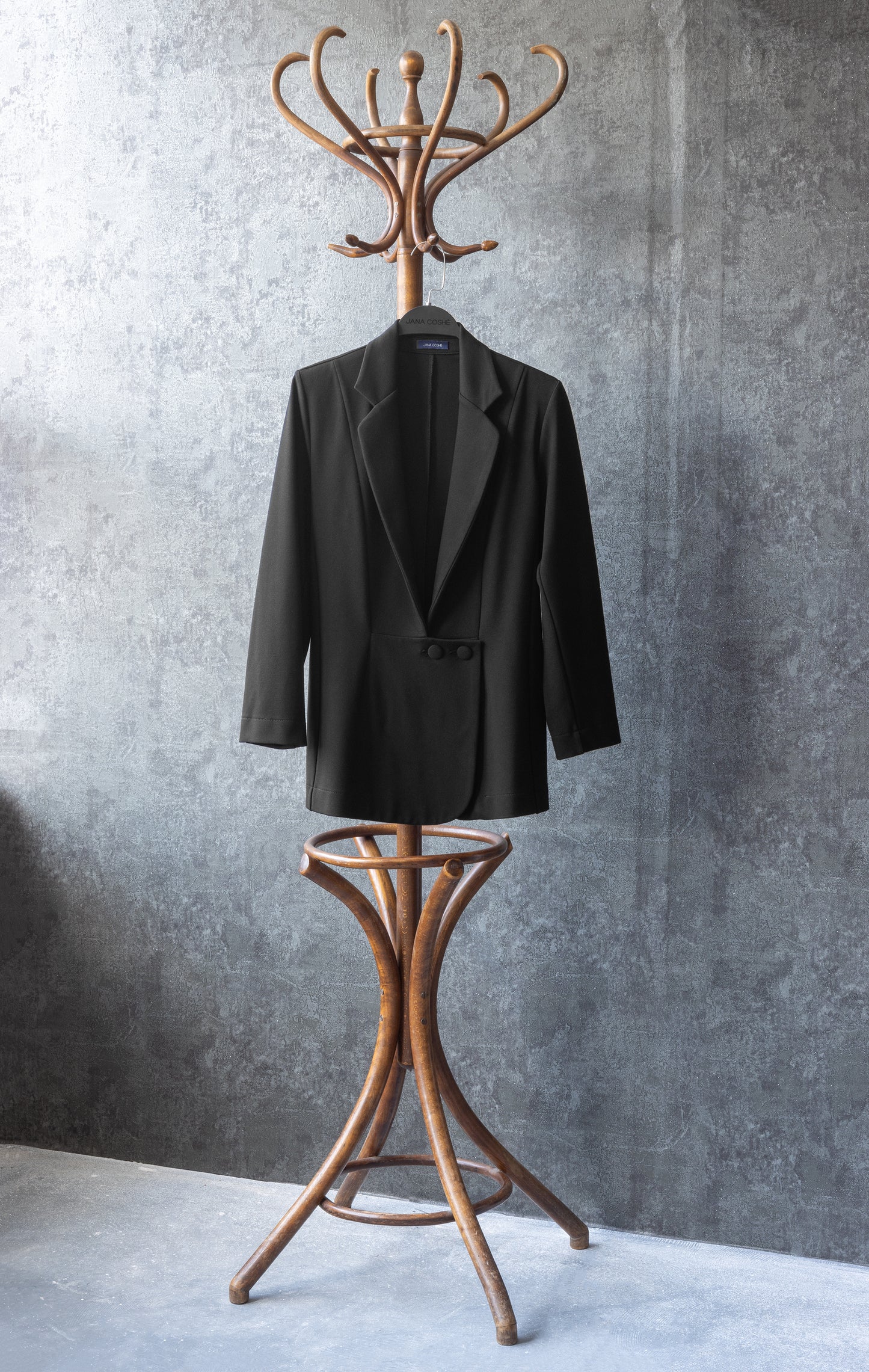 Tailored Lightweight Jacket with Asymmetric Button Closure – Minimalist Design by Jana Coshe