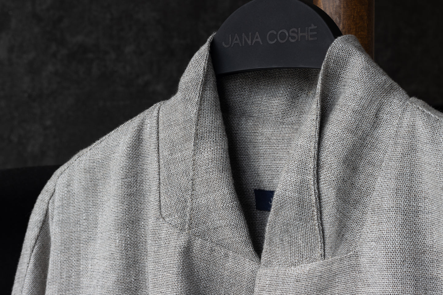 Minimalist collar close-up with hanger branding "JANA COSHÉ"