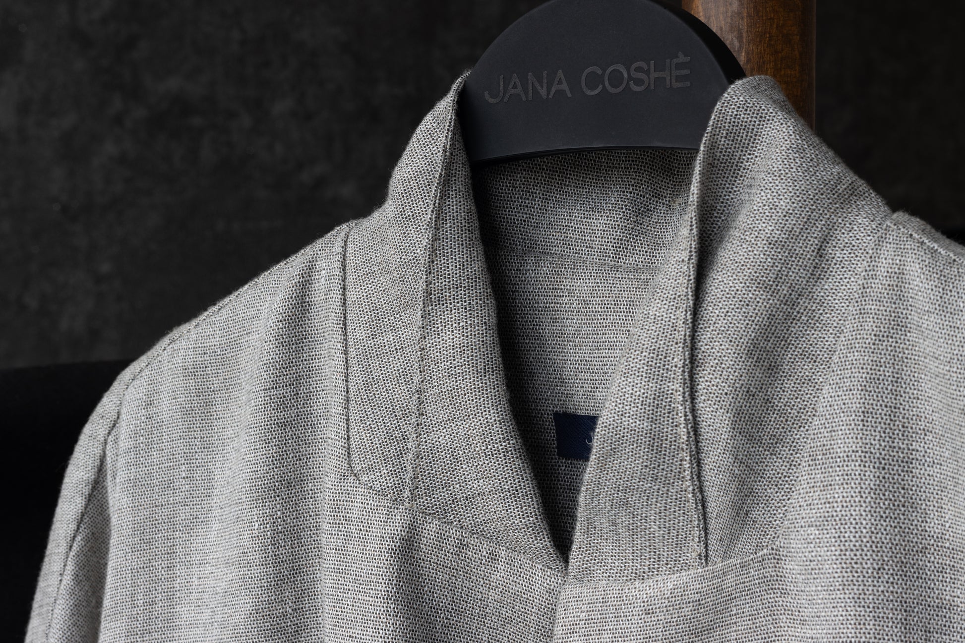 Minimalist collar close-up with hanger branding "JANA COSHÉ"