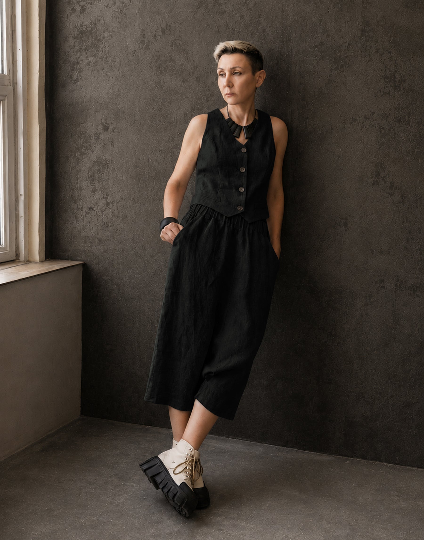 Black Olive harem trousers with elastic waistband and side pockets