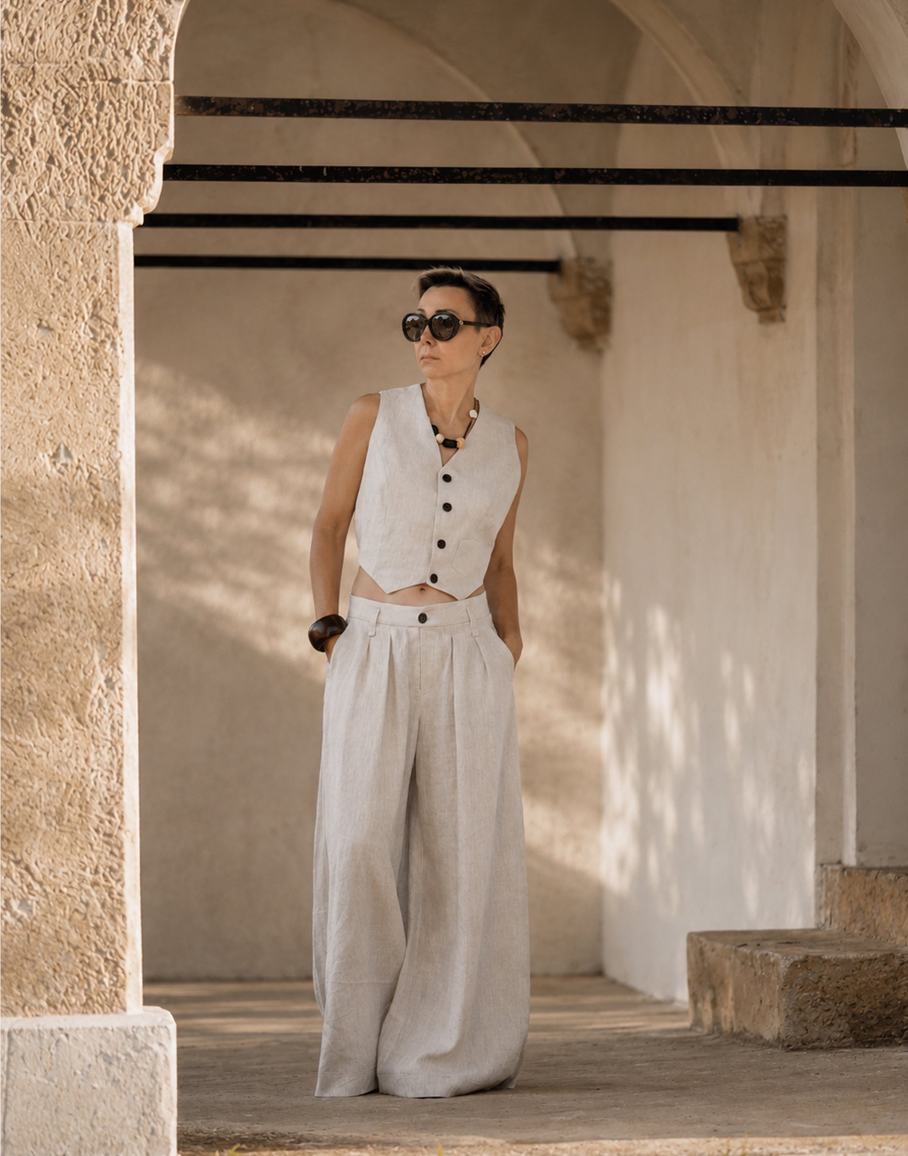 Natural Linen Live model - 2